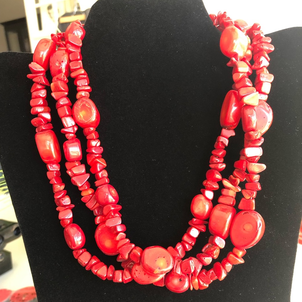 Stunning Coldwater Creek Red Stone Three Strand Necklace Like New